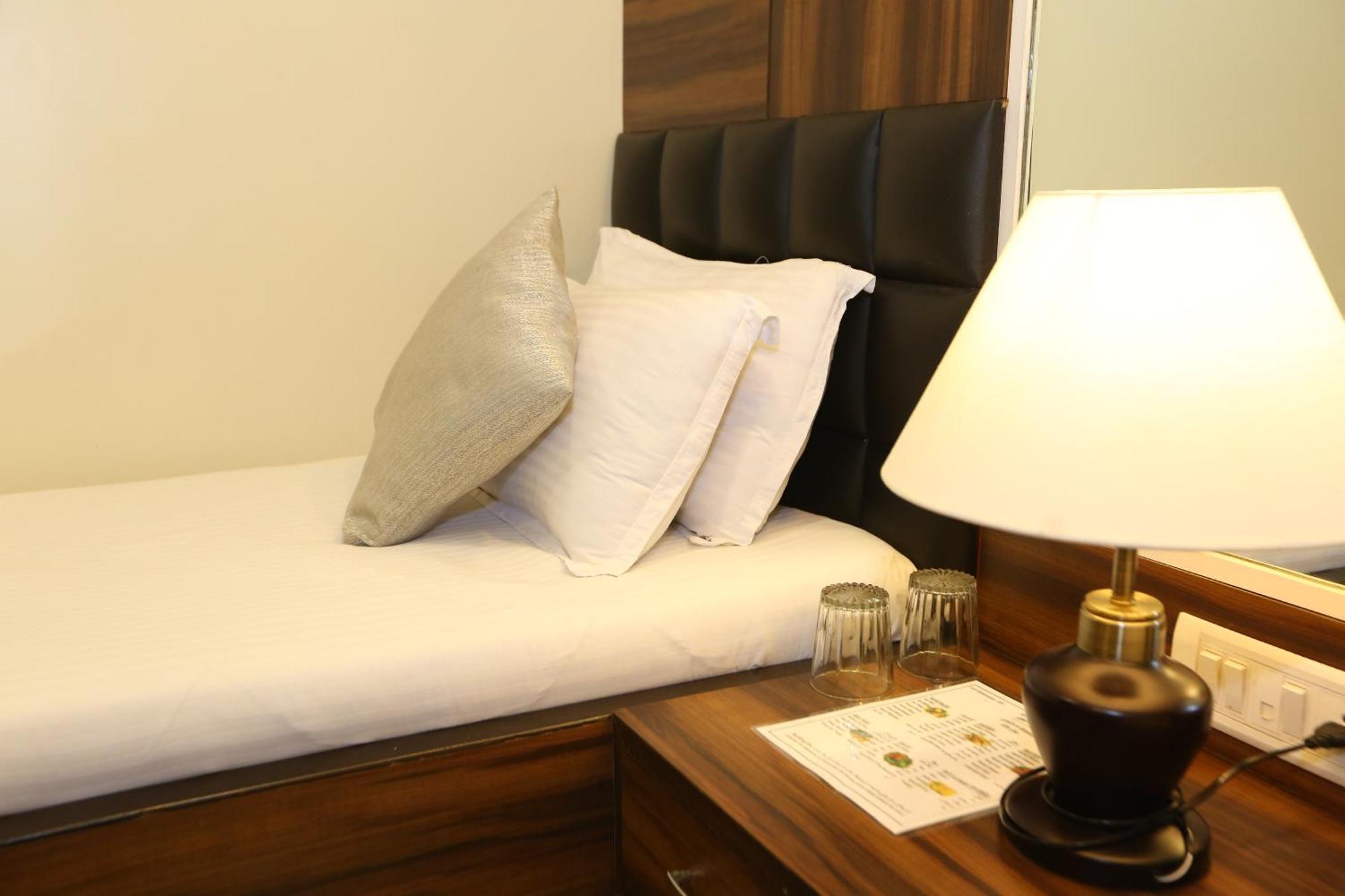 Gulf Hotel Mumbai- The Boutique Hotel Colaba Mumbai Kültér fotó