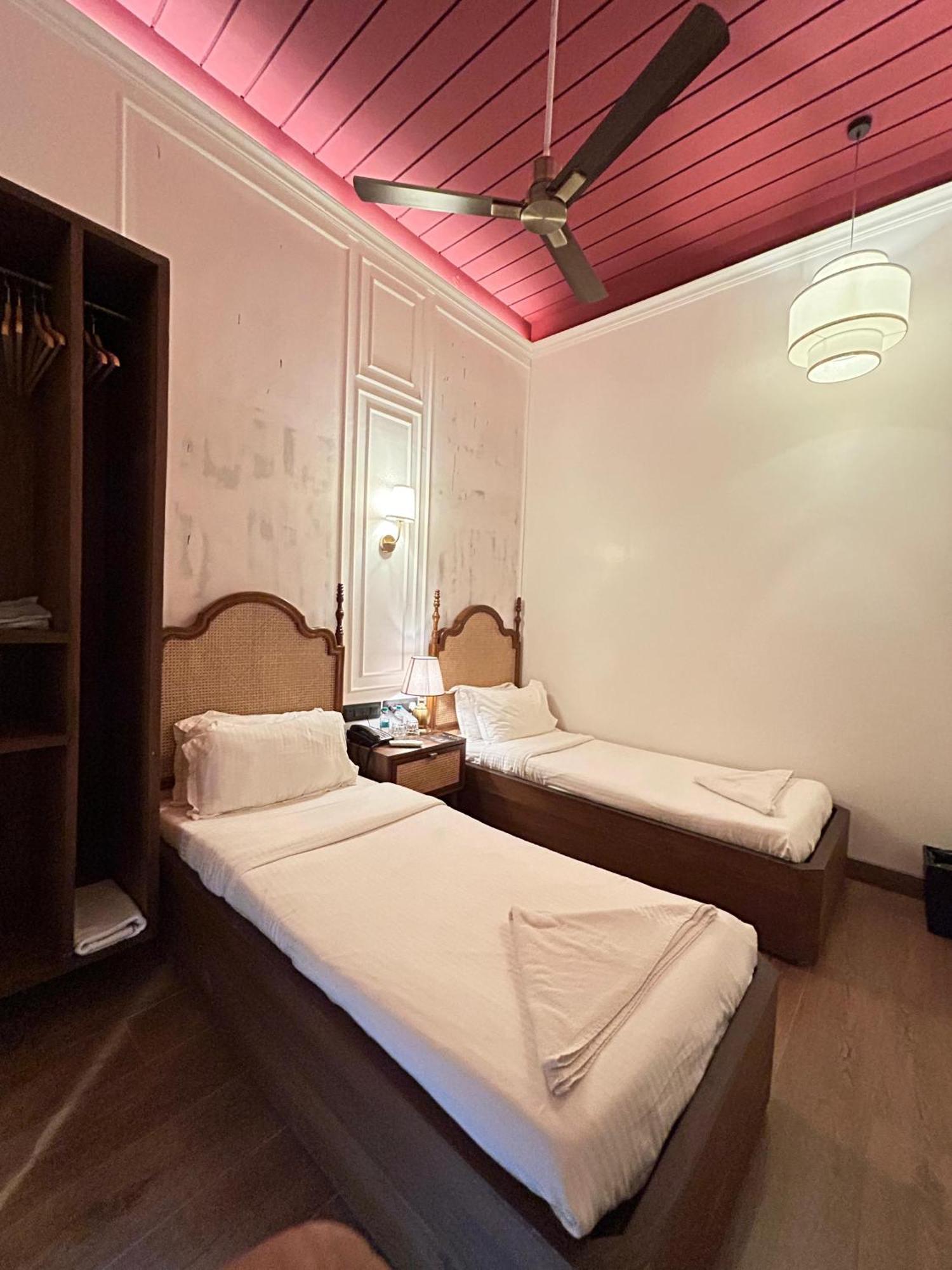 Gulf Hotel Mumbai- The Boutique Hotel Colaba Mumbai Kültér fotó